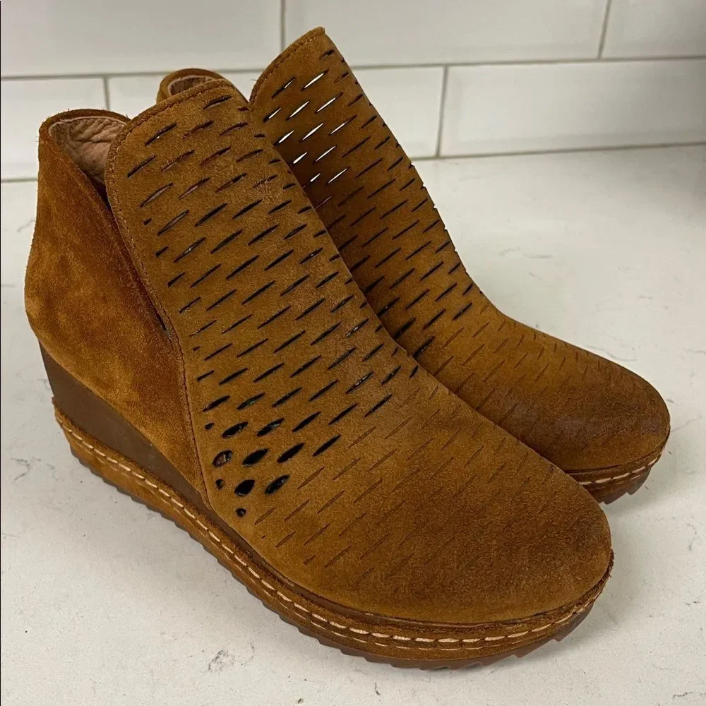 ANTELOPE TIFFANY Women's Tan Wedge Ankle Boots Euro 38 US 7-7.5